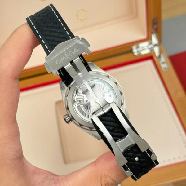 下载 - 2026-09-13T162613.587 Omega Seamaster Aqua Terra Co-Axial Master Chronometer GMT Worldtimer 220.92.43.22.99.001 43mm – VIP Version